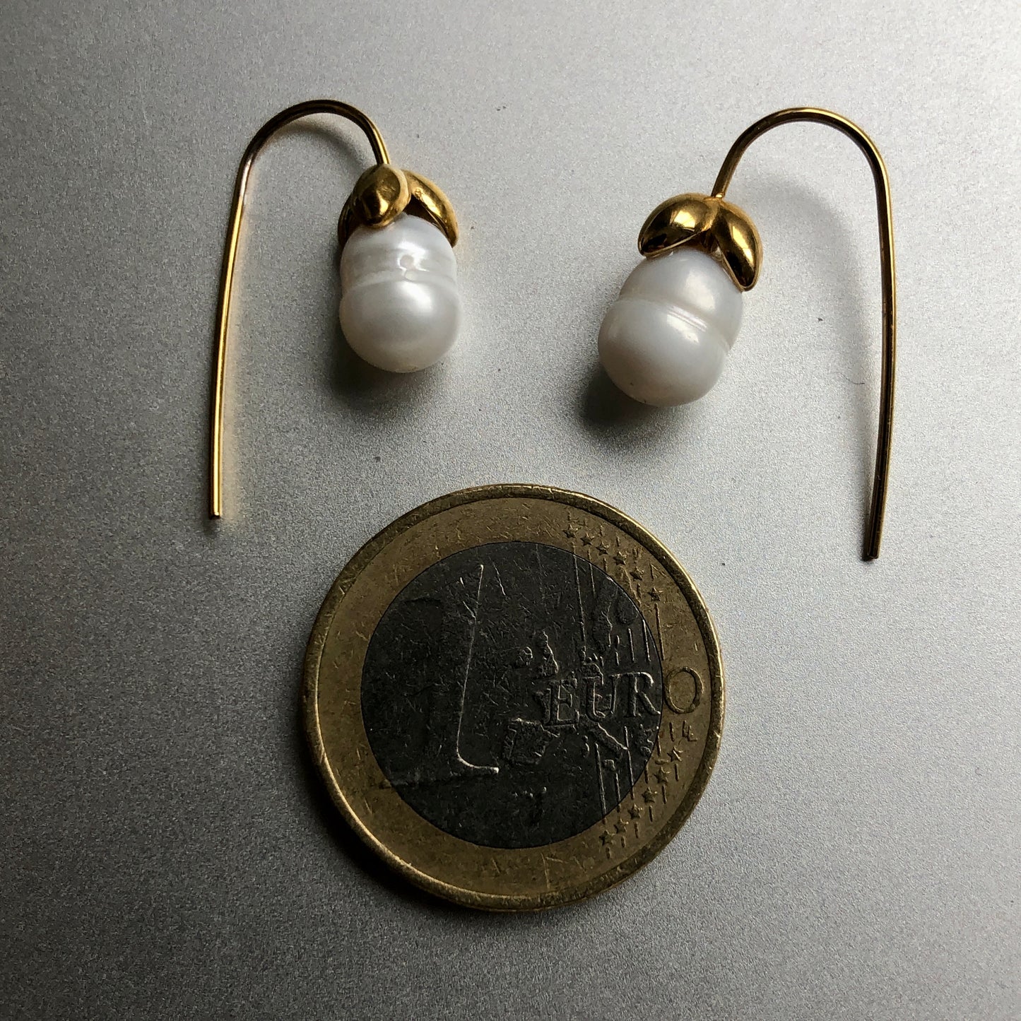B - Baroque Pearl Drops