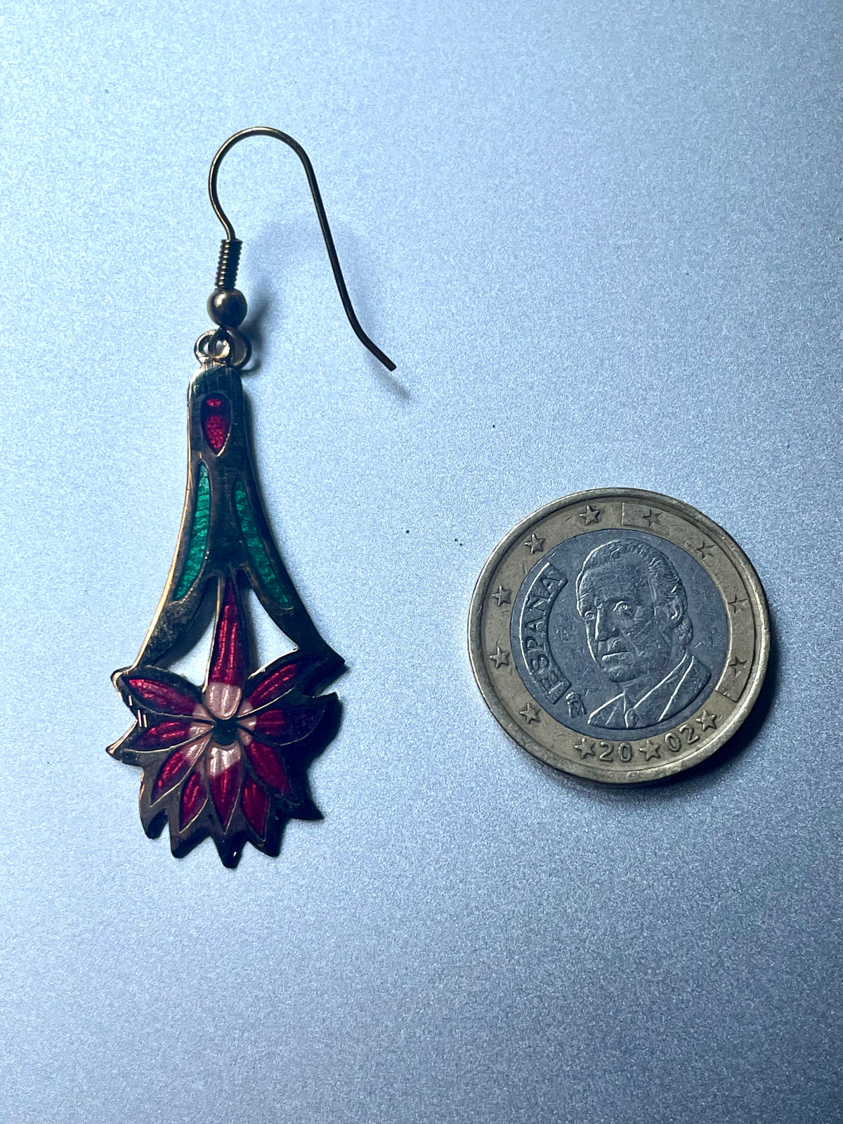 Cloisonné-Ohrringe mit roter Blüte im Art-déco-Stil