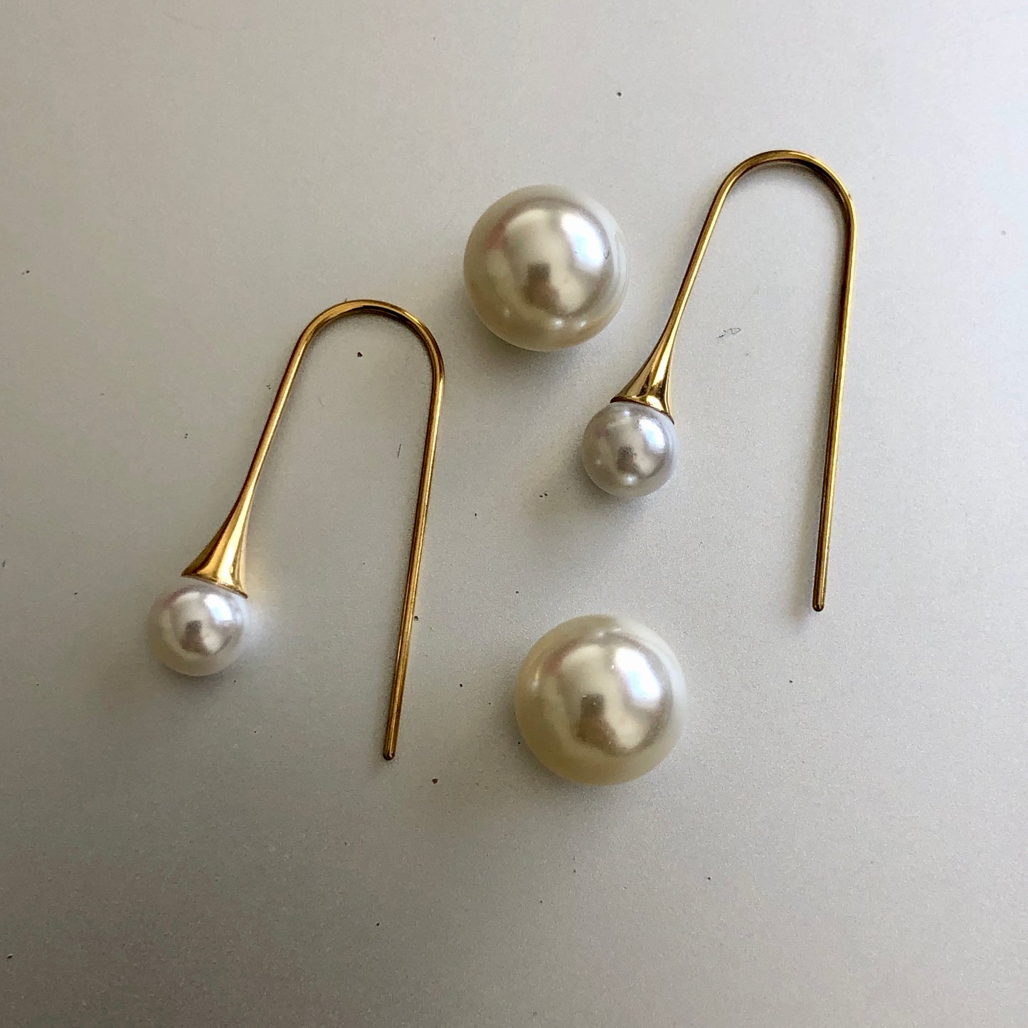 B - Pearl Curve Earrings