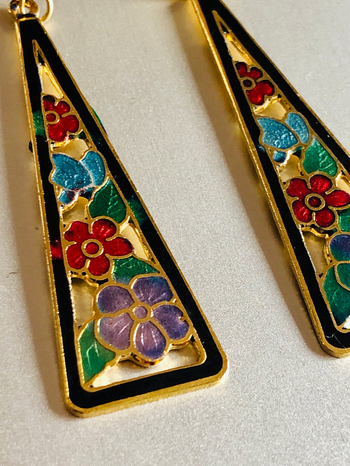Florale Silhouette – Vintage-Cloisonné-Ohrringe in Trapezform