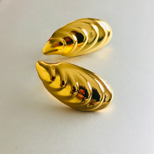 A - Aurea Mussel Studs