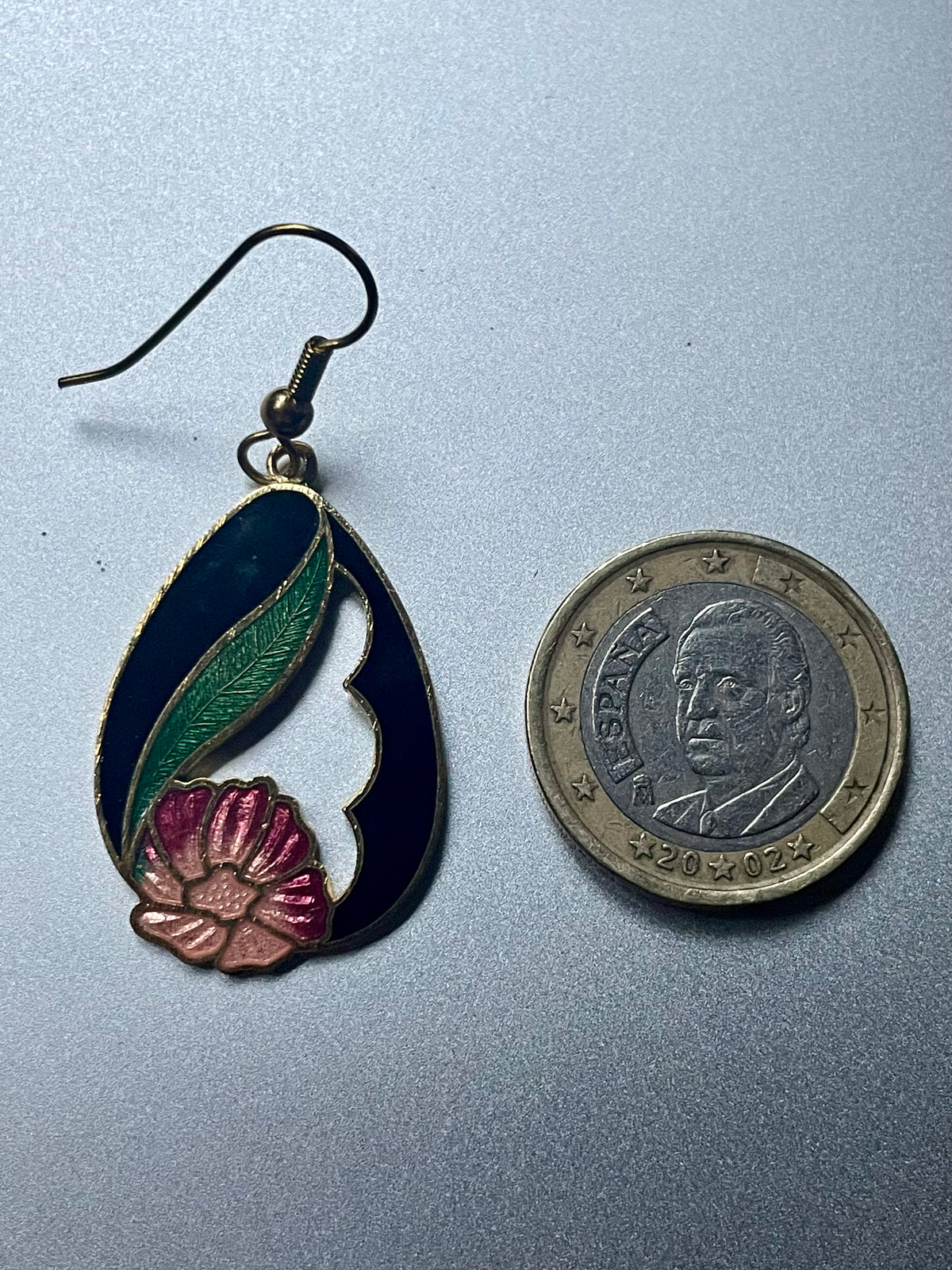 Blüte im Tropfen – florale Vintage-Cloisonné-Ohrringe