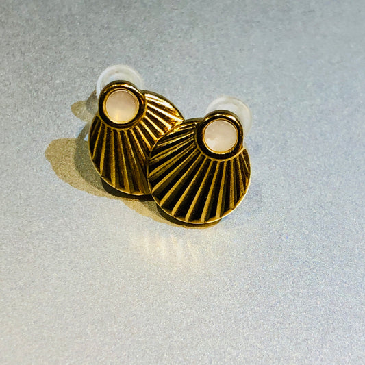 A - Lumiére Shell Studs