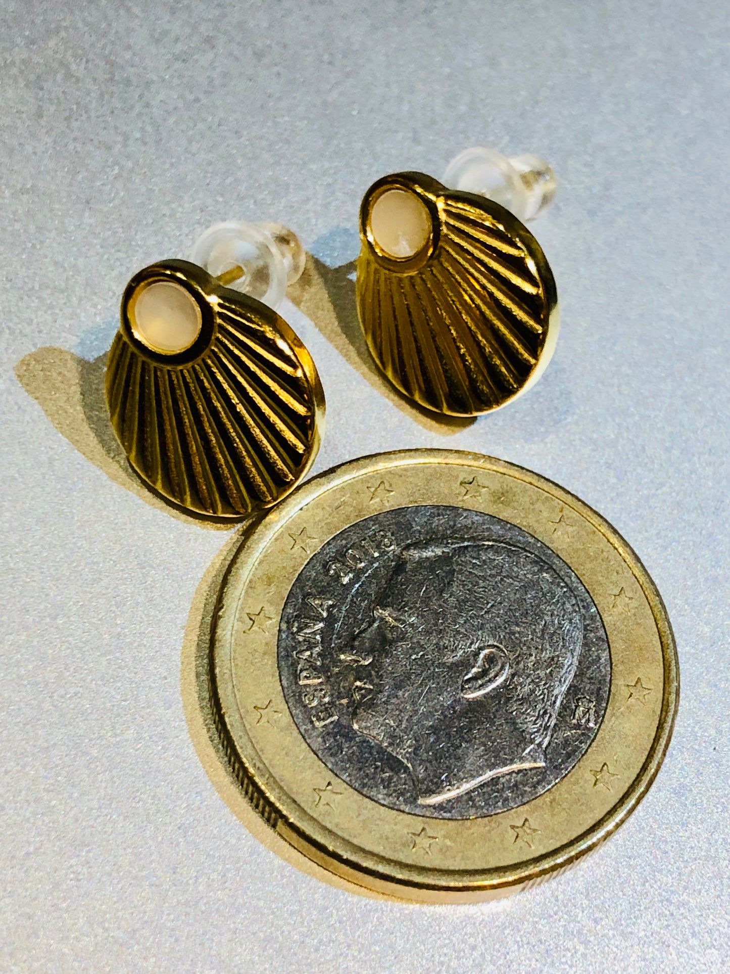 A - Lumiére Shell Studs