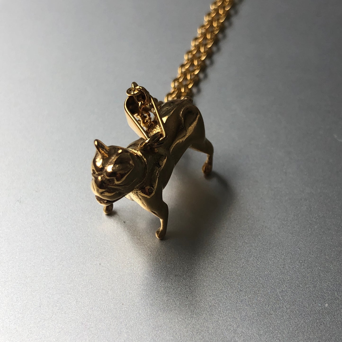 Bouledogue Doré Pendant