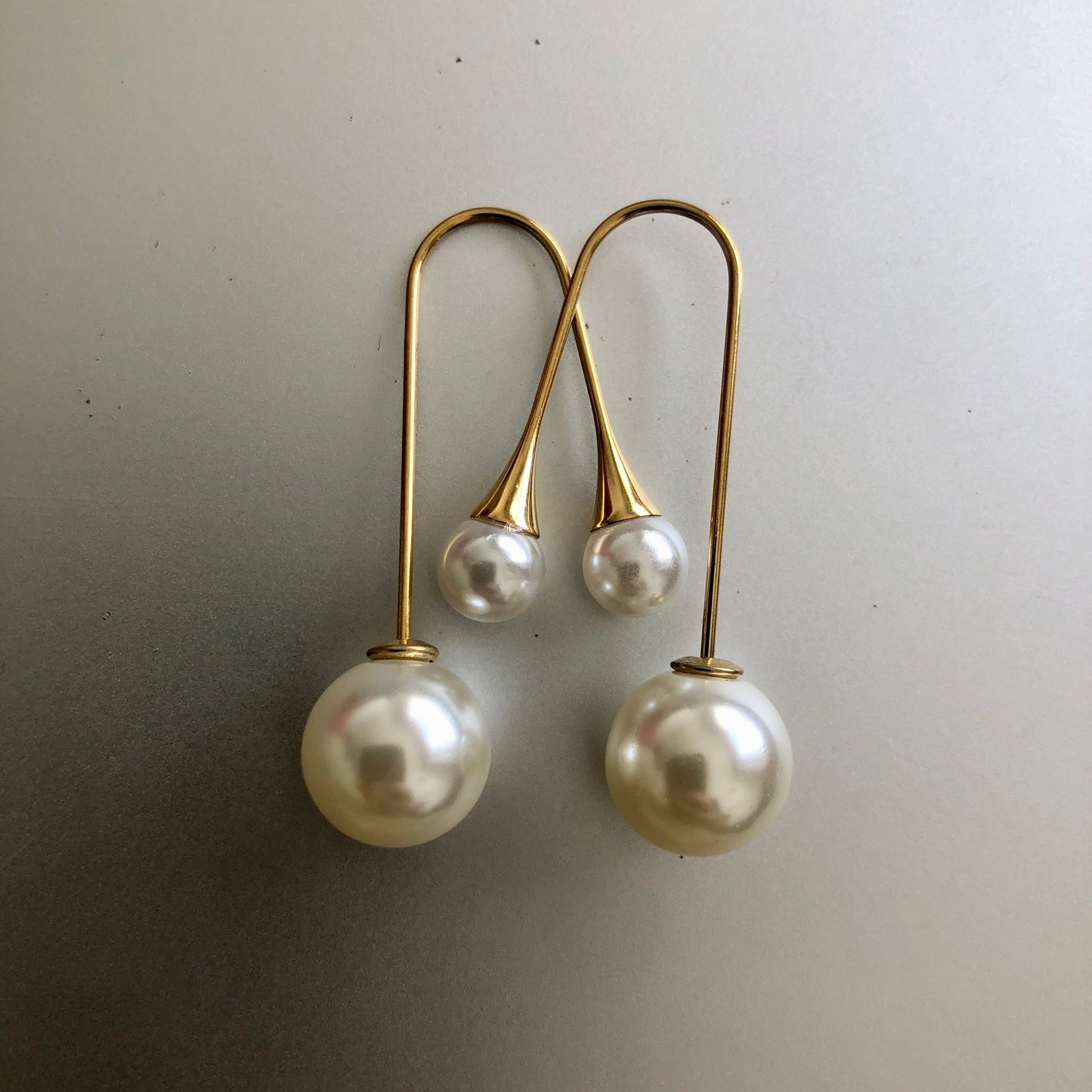 B - Pearl Curve Earrings