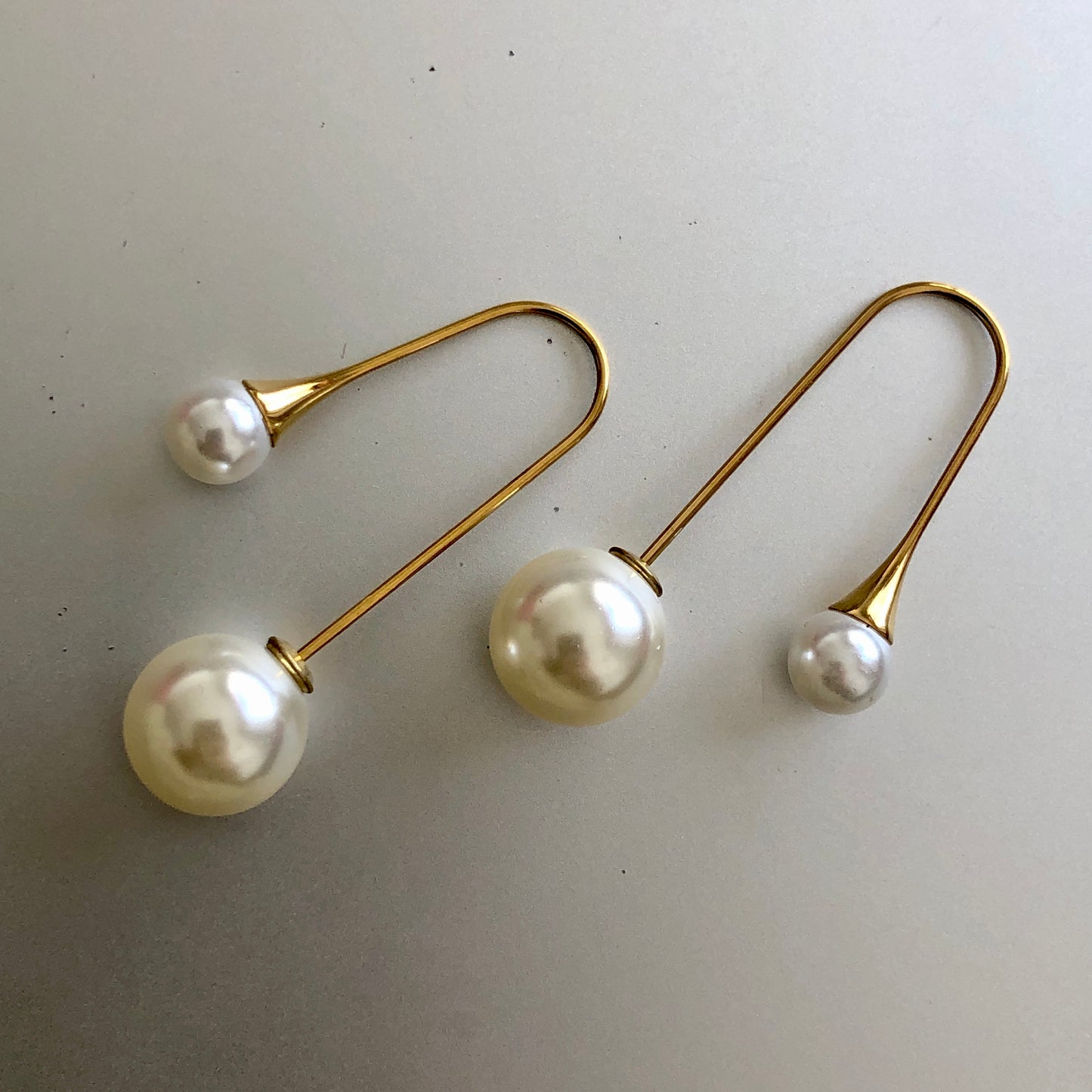 B - Pearl Curve Earrings